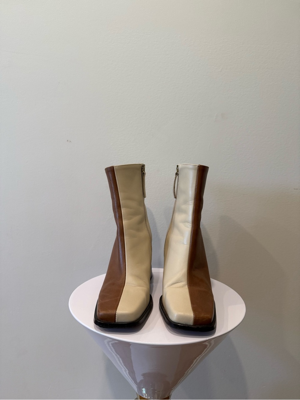 ALOHAS Two-Tone Cream and Brown Square-Toe Ankle Boots